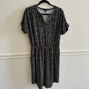 Banana Republic Black and Green Leaf Print Midi Dress Size Medium